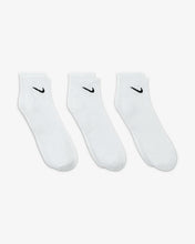 Load image into Gallery viewer, EVERYDAY CUSHIONED ANKLE SOCKS (3 PAIRS) - WHITE
