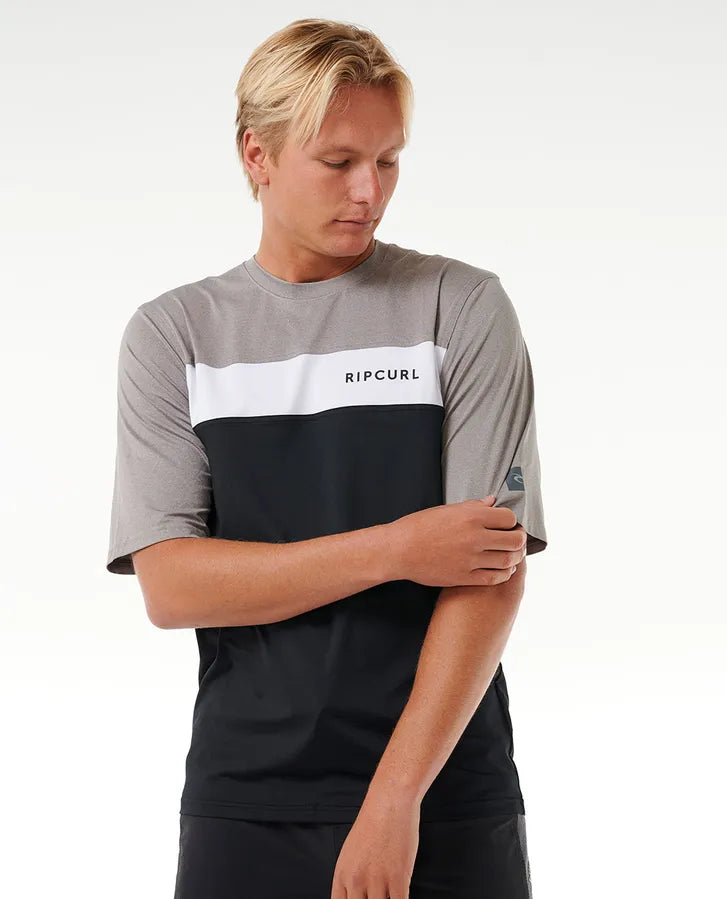 UNDERTOW UPF S/S TEE - BLK/GREY
