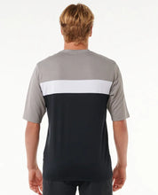 Load image into Gallery viewer, UNDERTOW UPF S/S TEE - BLK/GREY
