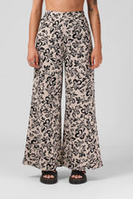 Load image into Gallery viewer, CANGUU PANT - BEIGE FLORAL

