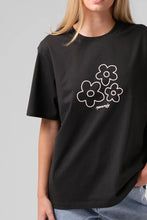 Load image into Gallery viewer, FLOWER TEE

