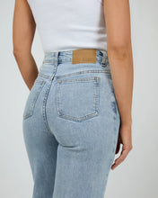 Load image into Gallery viewer, HUNTER COMFORT WIDE LEG JEAN
