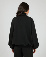 Load image into Gallery viewer, LUXE ACTIVE 1/4 ZIP - BLACK
