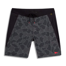 Load image into Gallery viewer, AIRTEX 2 IN 1 BOARDSHORT - BLACK CAMO
