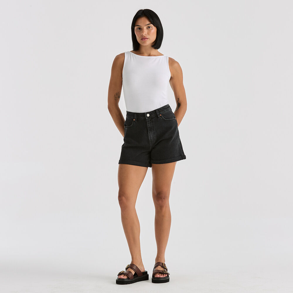 GIRLFRIEND SHORT