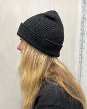 Load image into Gallery viewer, RSE KNIT WORD BEANIE - ASPHALT
