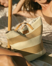 Load image into Gallery viewer, HAILEY STRAW BEACH BAG - Nat/Caramel
