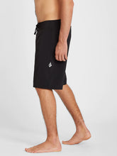 Load image into Gallery viewer, LIDO SOLID MOD 20&quot; BOARDSHORT - BLACK
