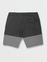 Load image into Gallery viewer, MOD QUARTA STATIC 20&quot; BOARDSHORT - BLACK
