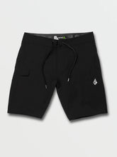 Load image into Gallery viewer, LIDO SOLID MOD 20&quot; BOARDSHORT - BLACK
