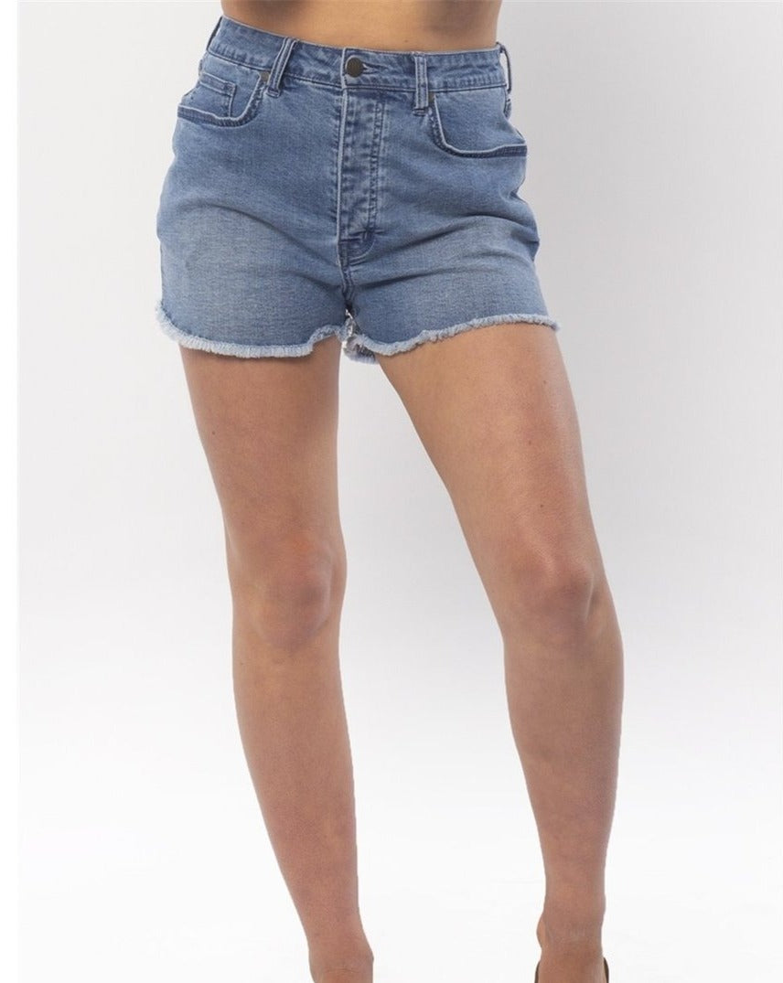 WEEKEND DENIM SHORT
