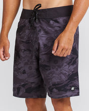 Load image into Gallery viewer, HOOKED BOARDSHORTS 19&quot;
