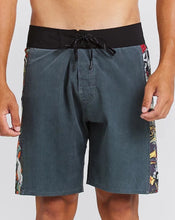 Load image into Gallery viewer, LOOSE IN PARADISE BOARDSHORT 18&quot;
