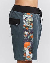 Load image into Gallery viewer, LOOSE IN PARADISE BOARDSHORT 18&quot;
