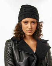 Load image into Gallery viewer, BAY BEANIE - BLACK

