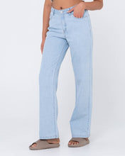 Load image into Gallery viewer, Mid rise straight jean - Sky Blue Heather
