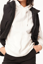 Load image into Gallery viewer, WMNS CLASSIC DOWN VEST
