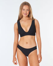 Load image into Gallery viewer, PREMIUM SURF DEEP V - BLACK
