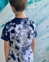 Load image into Gallery viewer, RSE SHAKA KIDS TEE - TIE DYE NAVY/WHITE
